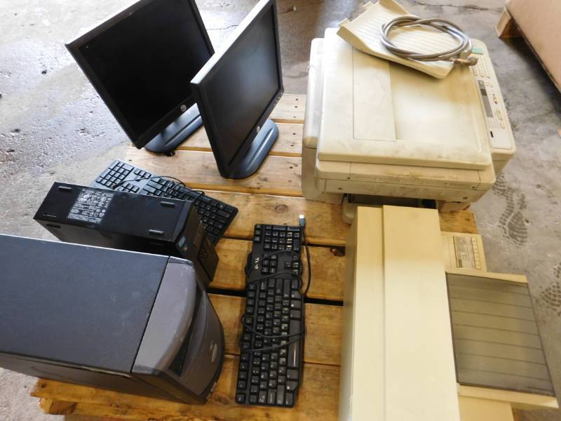 lot 24 image: Misc. Pallet of Computer Items