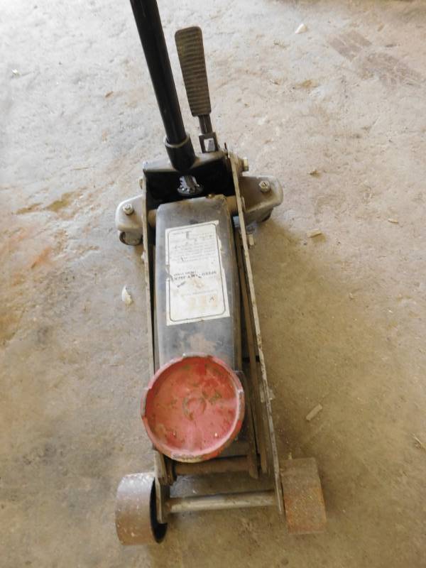 lot 27 image: Speed Lift Jack