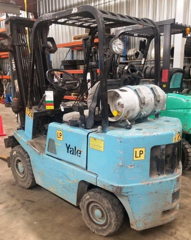 lot 14A image: 1984 4000lb Yale Forklift