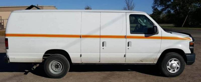lot 7 image: 2011 Ford E350 Super Duty Van