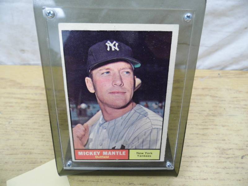 lot 14 image: Mickey Mantel Baseball Card