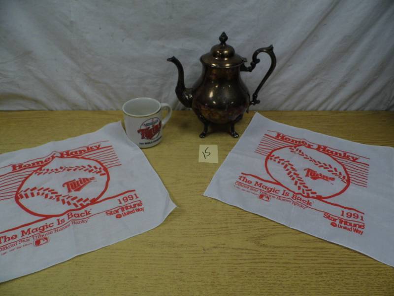lot 15 image: Teapot - Twins Mug - Homer Hankies