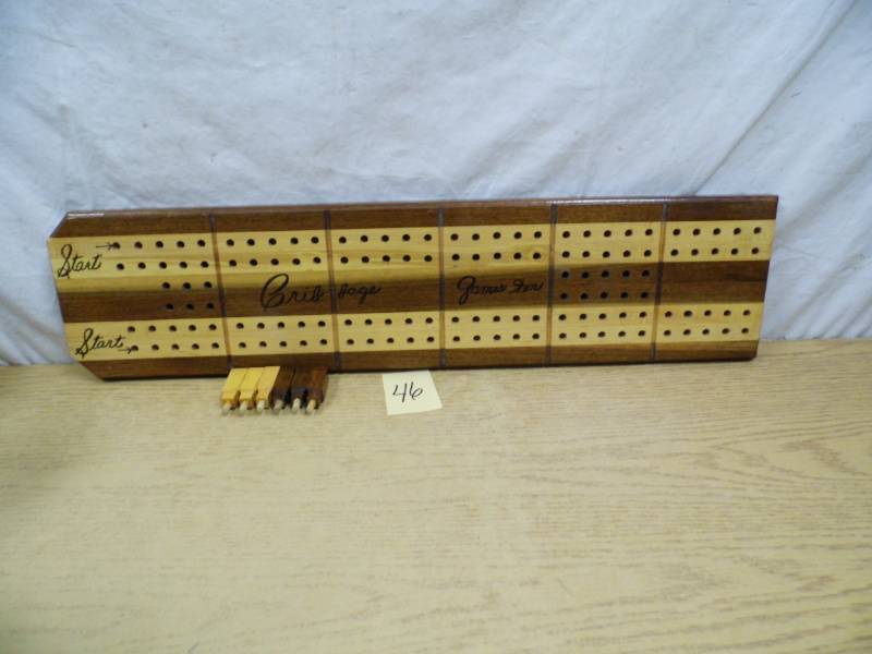 lot 46 image: Cribbage Board