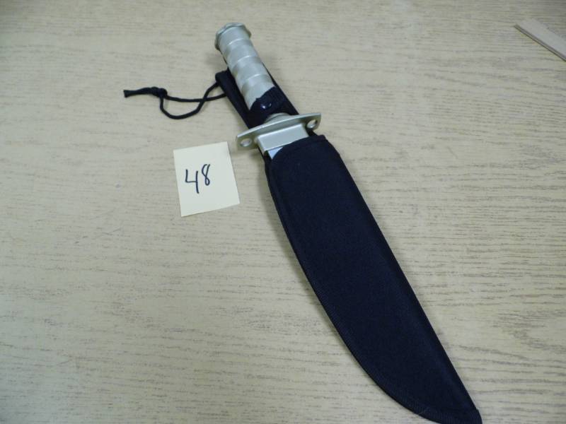 lot 48 image: Survival Knife