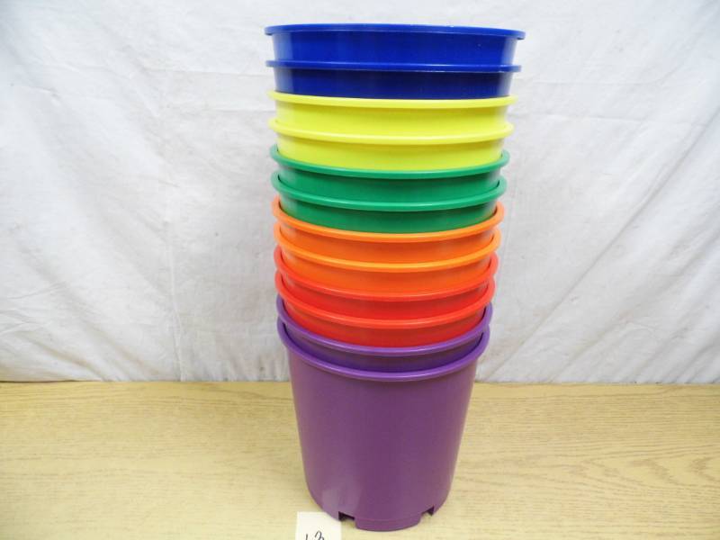 lot 63 image: Lot of 12 Colored Buckets