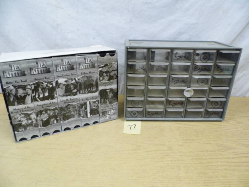 lot 77 image: Organizer