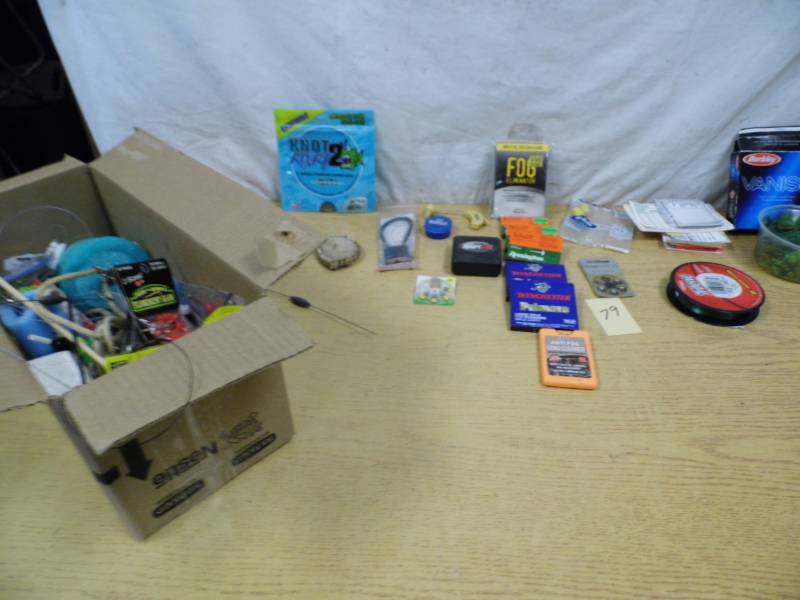 lot 79 image: HuntingFishing Items