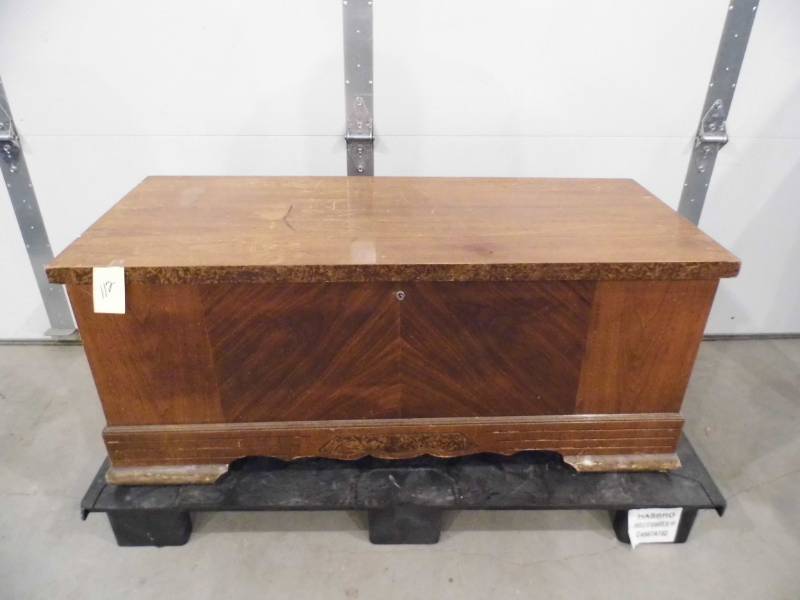 lot 112 image: Lane Cedar Chest
