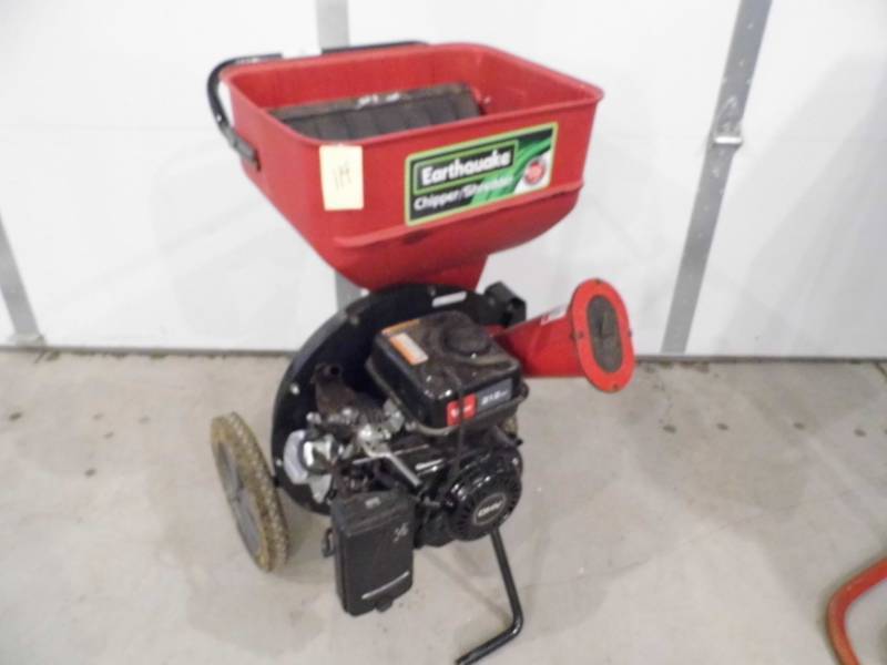 lot 114 image: Earthquake Chipper  Shredder