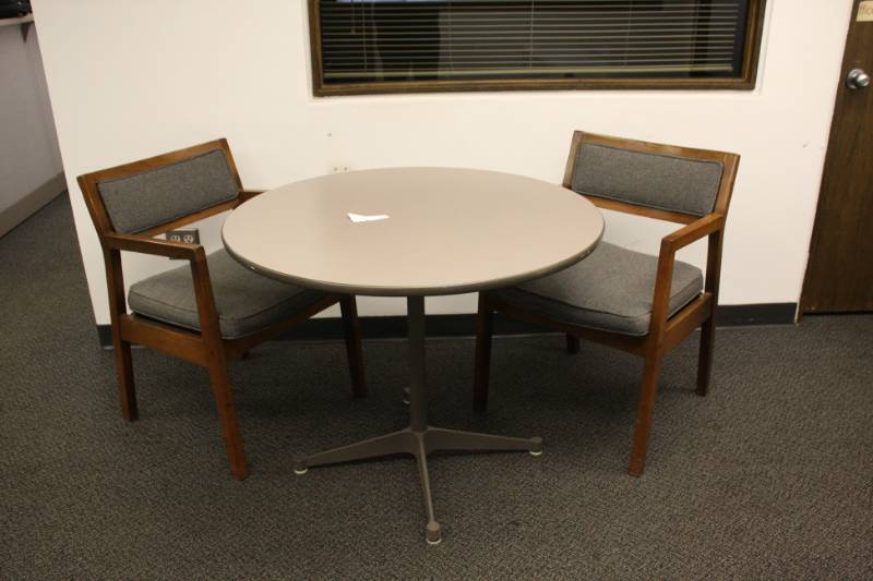 36 Round Table With 2 Chairs Office Clearance Moving Sale K Bid