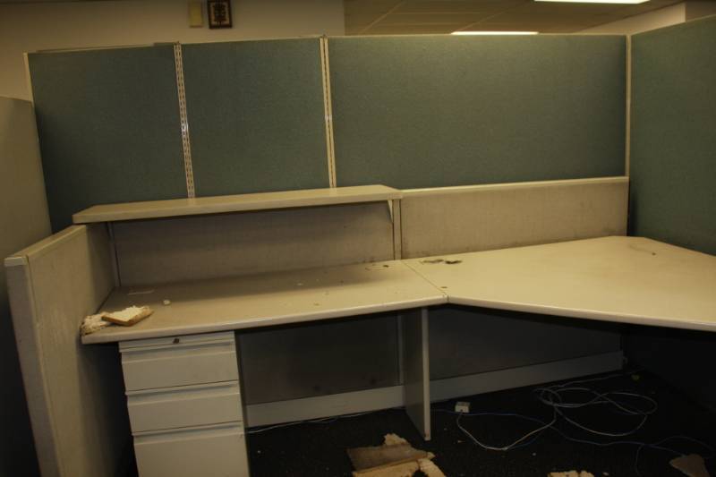 L Shape Desk with Shelf Room 5