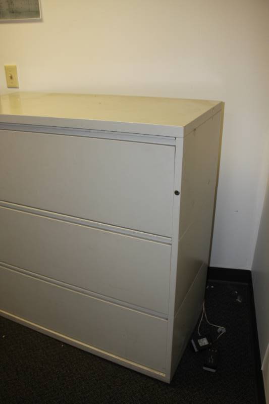 3 Drawer File Cabinet 43 x 42 x 20 Room 5