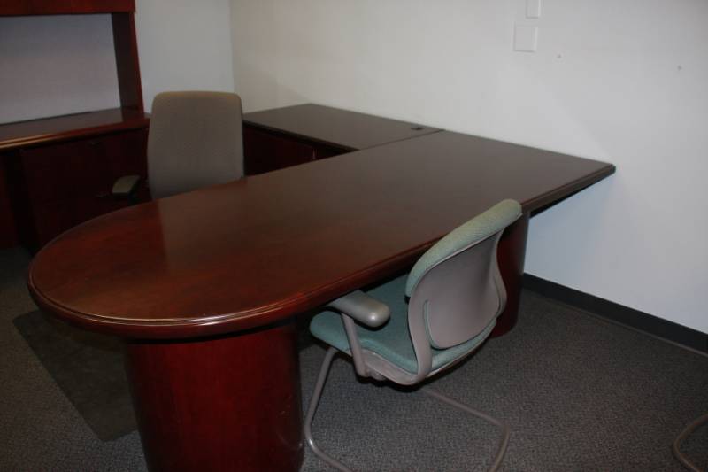 Cherry Oak L Shape Desk and Hutch with 2 Chairs Room 6