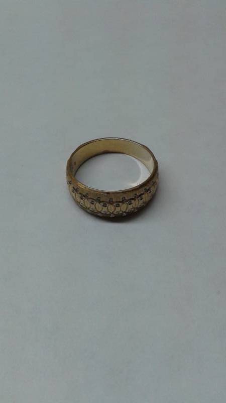 lot 1 image: 10k Gold Ring, 3.8 Grams Hallmarked, Acid Tested