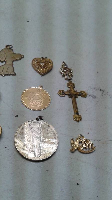 lot 2 image: Lot Of Costume Jewelry Pendants