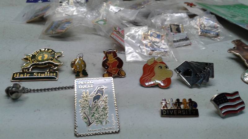 lot 5 image: Lot Of Assorted Hat Pins