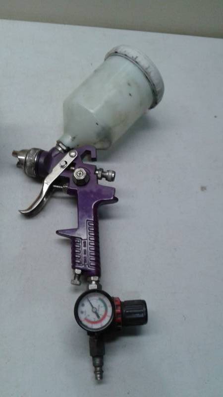 lot 16 image: Dewalt Light And Skillsaw, Paint Gun, Used, Untested