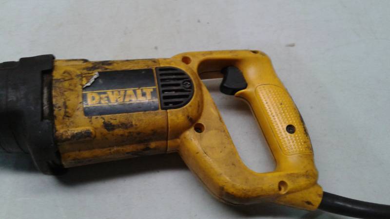 lot 18 image: DeWalt Reciprocating Sawzall, Used, Shows Wear, Works