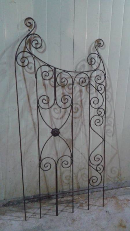lot 38 image: Wrought Iron Garden Trellises, Used