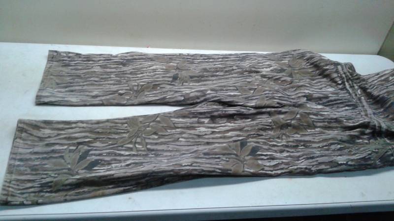 lot 54 image: Full Length Camouflage Hunting Overalls, Used, Show Wear, Size XXL