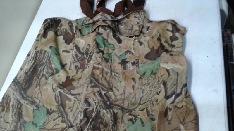 lot 55 image: Pair Of Remington Camouflage Hunting Rain Overalls