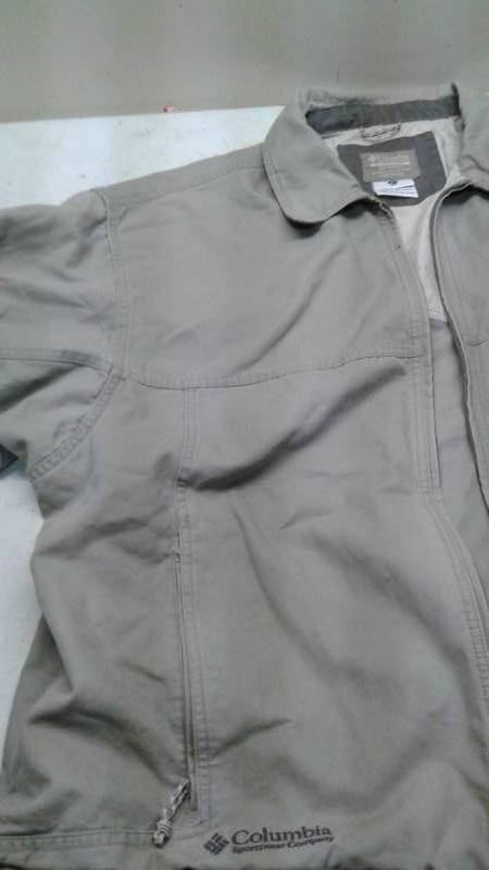 lot 59 image: Mens Grey Columbia Jacket, Used, Some Marks, Light Weight, Size XL