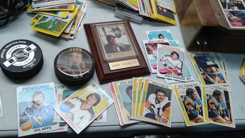 lot 100 image: Lot Of Sports Cards And Collectibles, Different Ages, Twins Cards