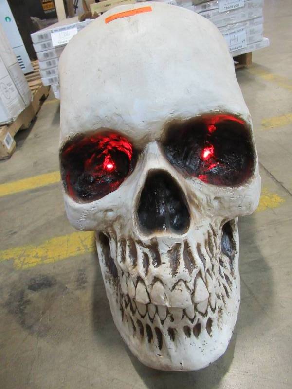 lot 1 image: 20.12 in. H Giant Skull with LEDSound - Cracked