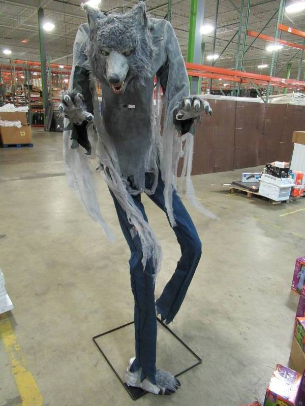 lot 2 image: 7 Ft. Towering Werewolf - Assembled Does not work