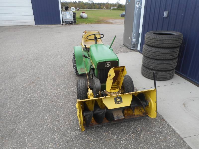 lot 4 image: John Deere 110 Tractor
