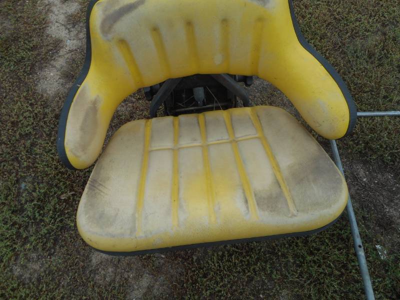 lot 25 image: John Deere Tractor Accessories