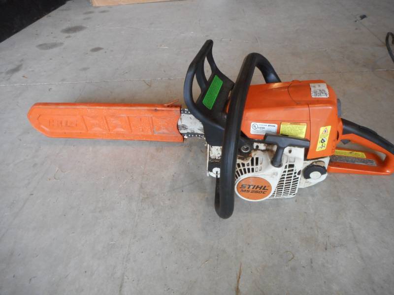 lot 13 image: Chain Saw