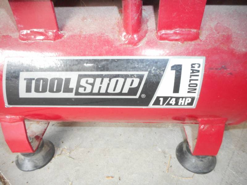lot 12 image: Air Compressor