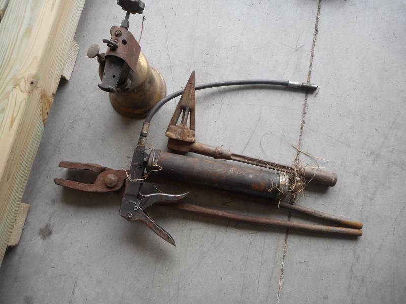 lot 27 image: Tools