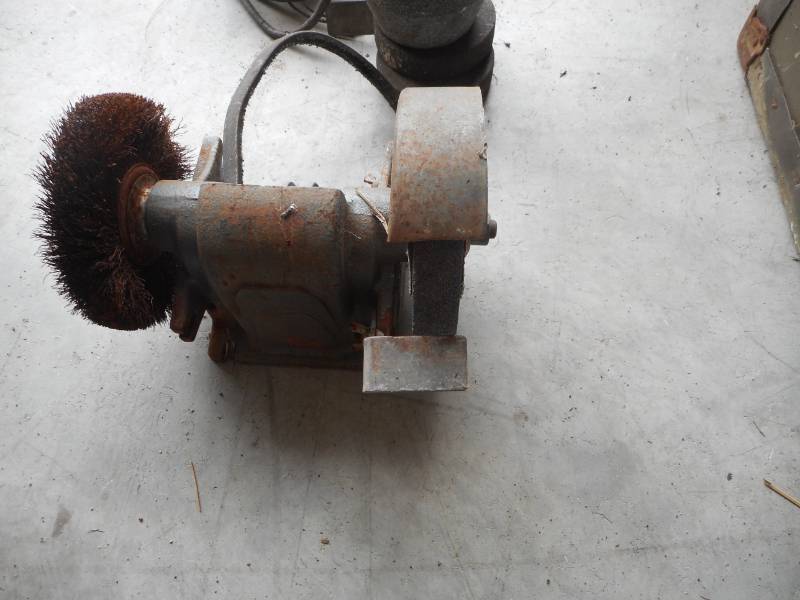 lot 22 image: Grinders