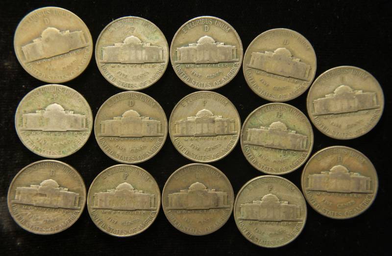 lot 17 image: 14 US WARTIME SILVER NICKELS