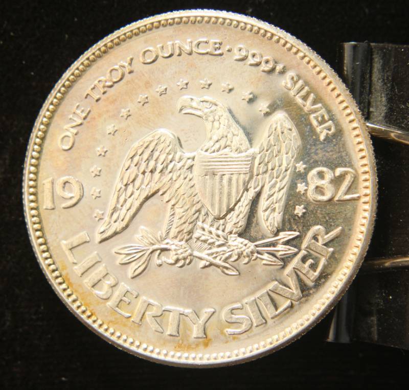 lot 32 image: 1 TROY OZ. .999 FINE SILVER 1982 A-MARK LIBERTY ROUND