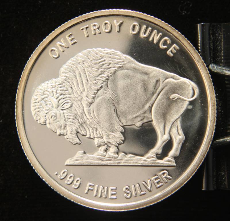 lot 43 image: 1 TROY OZ. .999 FINE SILVER INDIAN BUFFALO