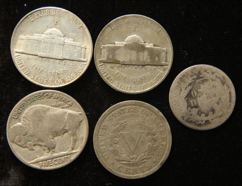 lot 46 image: 5 COINS 1 BUFFALO, 1 LIBERTY & 2 SILVER WAR NICKELS & AN 1891 DIME