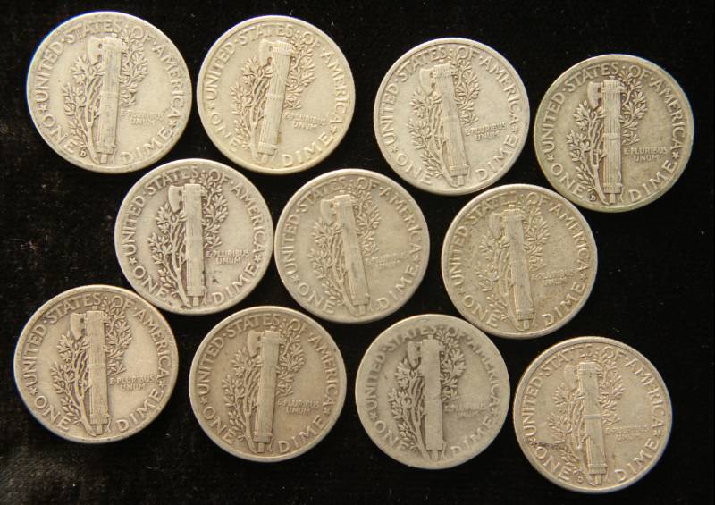 lot 47 image: 11 US MERCURY SILVER DIMES