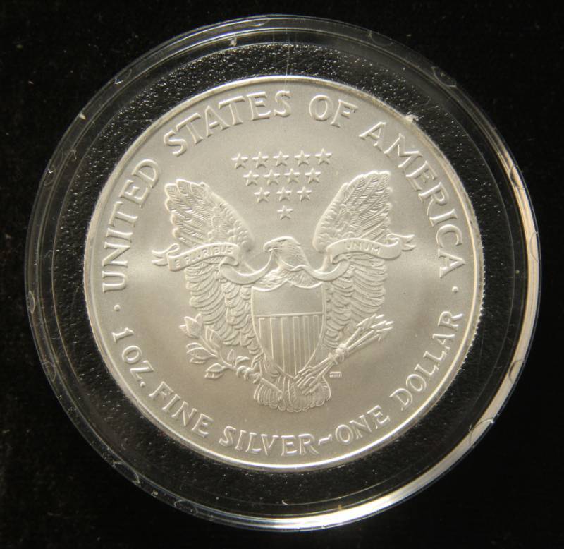 lot 51 image: 2007 AMERICAN SILVER EAGLE 1 TROY OZ. .999 FINE SILVER IN AIRTITE