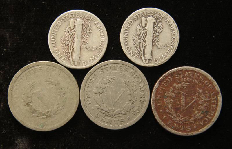 lot 57 image: 5 US COINS 1897 1902 1907 NICKELS & 1943 1944 MERCURY DIMES