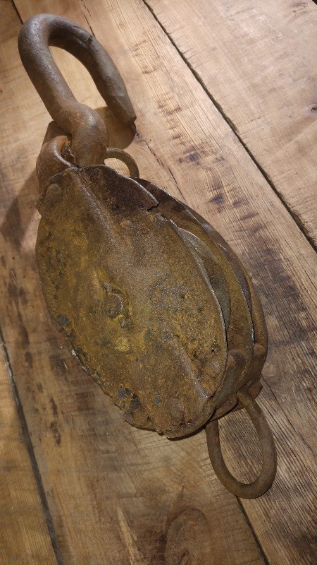 Vintage Pulley w Hook