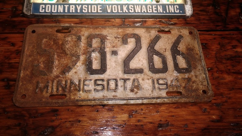 Vintage License Plates (4TR 550 and 898 266)