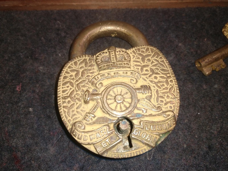 Vintage Padlock w Lock and Two Keys- UBIAUE DUNFAS LUCUNE ET GLORIA