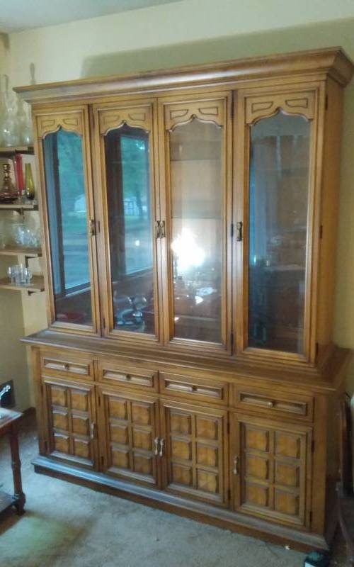 lot 2 image: White Brand 2-Piece Lighted Hutch 64x19x80