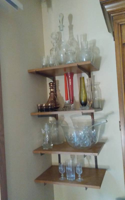lot 5 image: Wall Shelves & Glassware