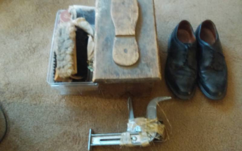 lot 6 image: Vintage Shoe Shine Kit, Pair Mens Wing Tip Shoes Size 10 12