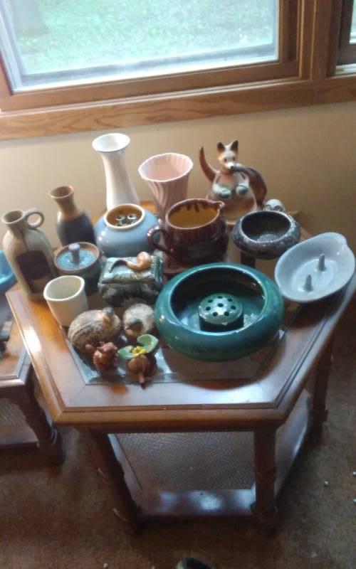 lot 7 image: Lot Of Pottery