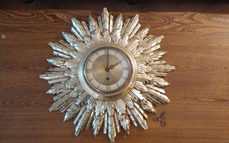 lot 8 image: Vintage Starburst Wall Clock With Key 20 Inches, 8-Day Made In Germany